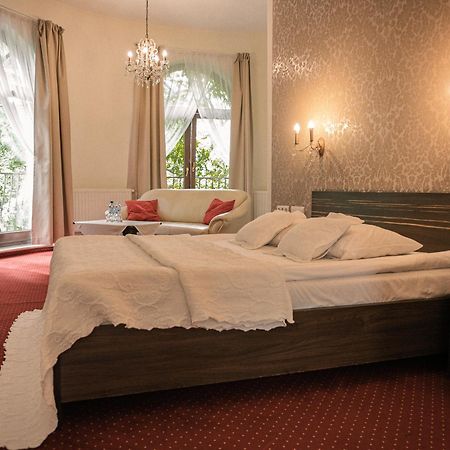 ריבניק Hotel Korona מראה חיצוני תמונה