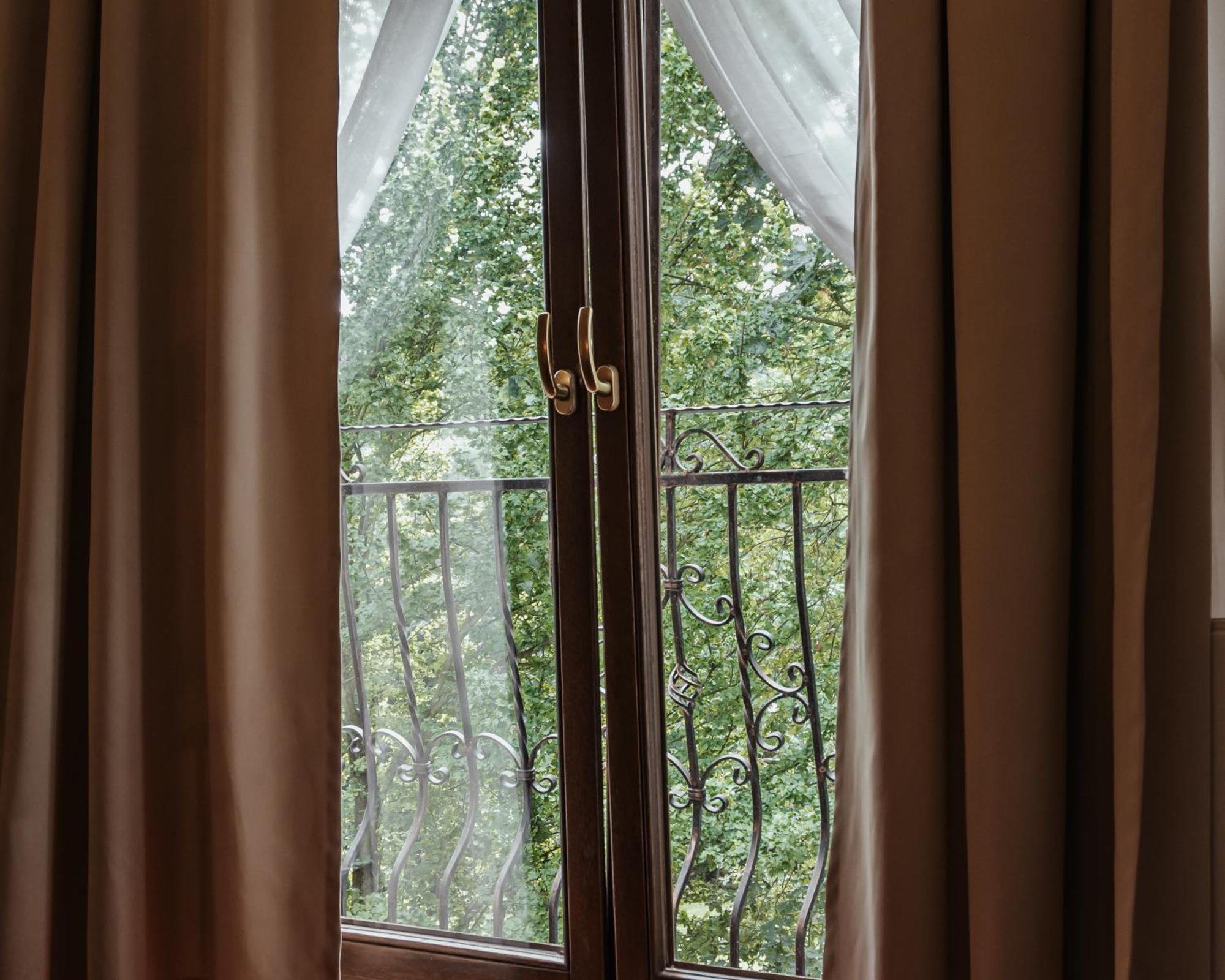 ריבניק Hotel Korona מראה חיצוני תמונה