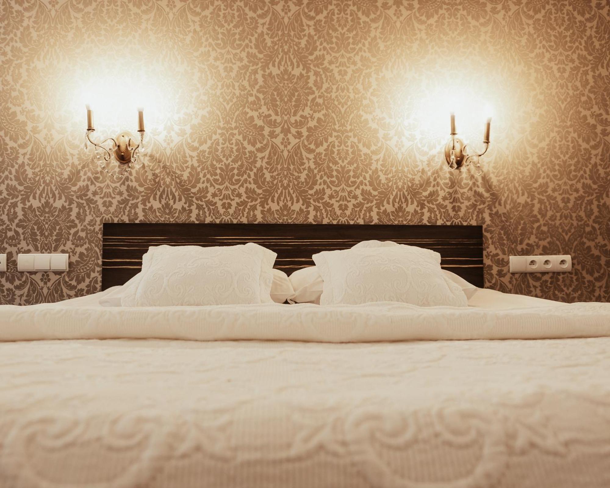 ריבניק Hotel Korona מראה חיצוני תמונה