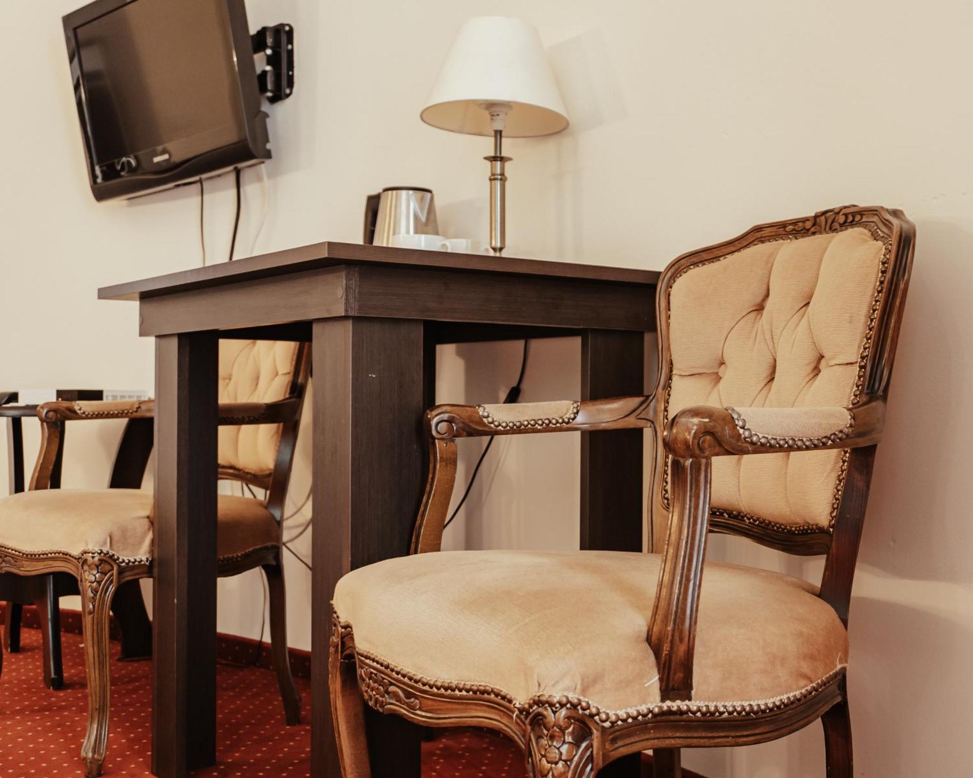 ריבניק Hotel Korona מראה חיצוני תמונה