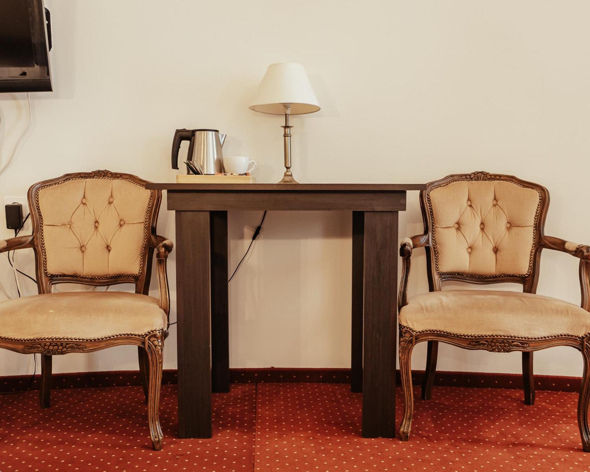 ריבניק Hotel Korona מראה חיצוני תמונה