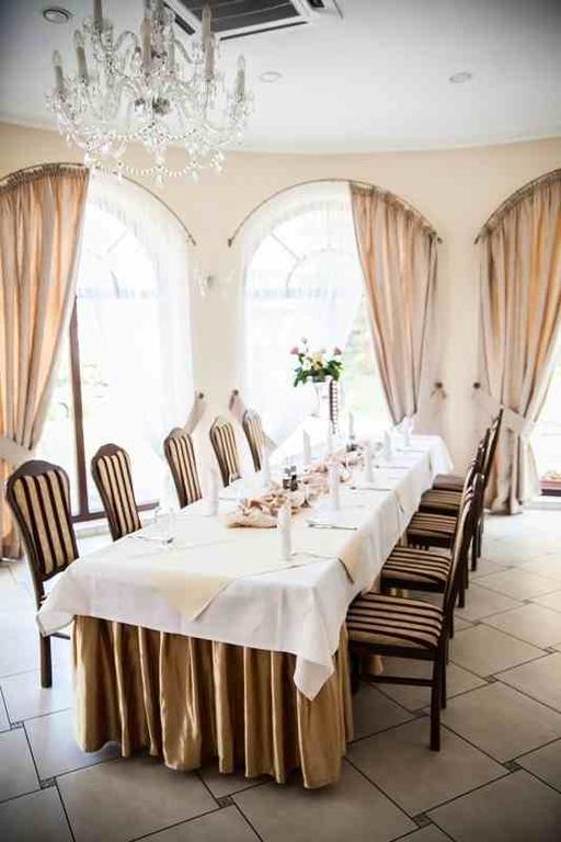 ריבניק Hotel Korona מראה חיצוני תמונה